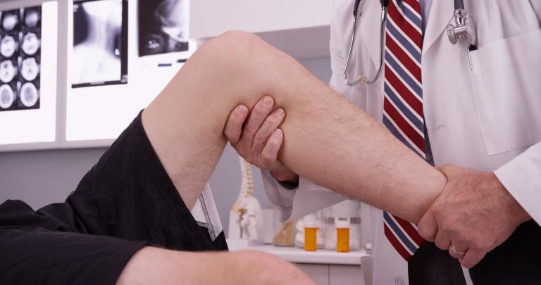 The Difference Between Occasional Knee Pain and Chronic Knee Pain