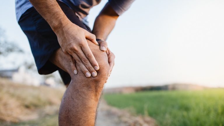 Is It Normal for One Knee to Hurt More Than the Other?