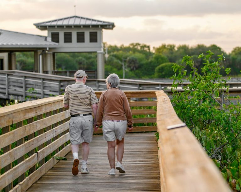 Adults walking outdoors while managing knee arthritis and mobility concerns
